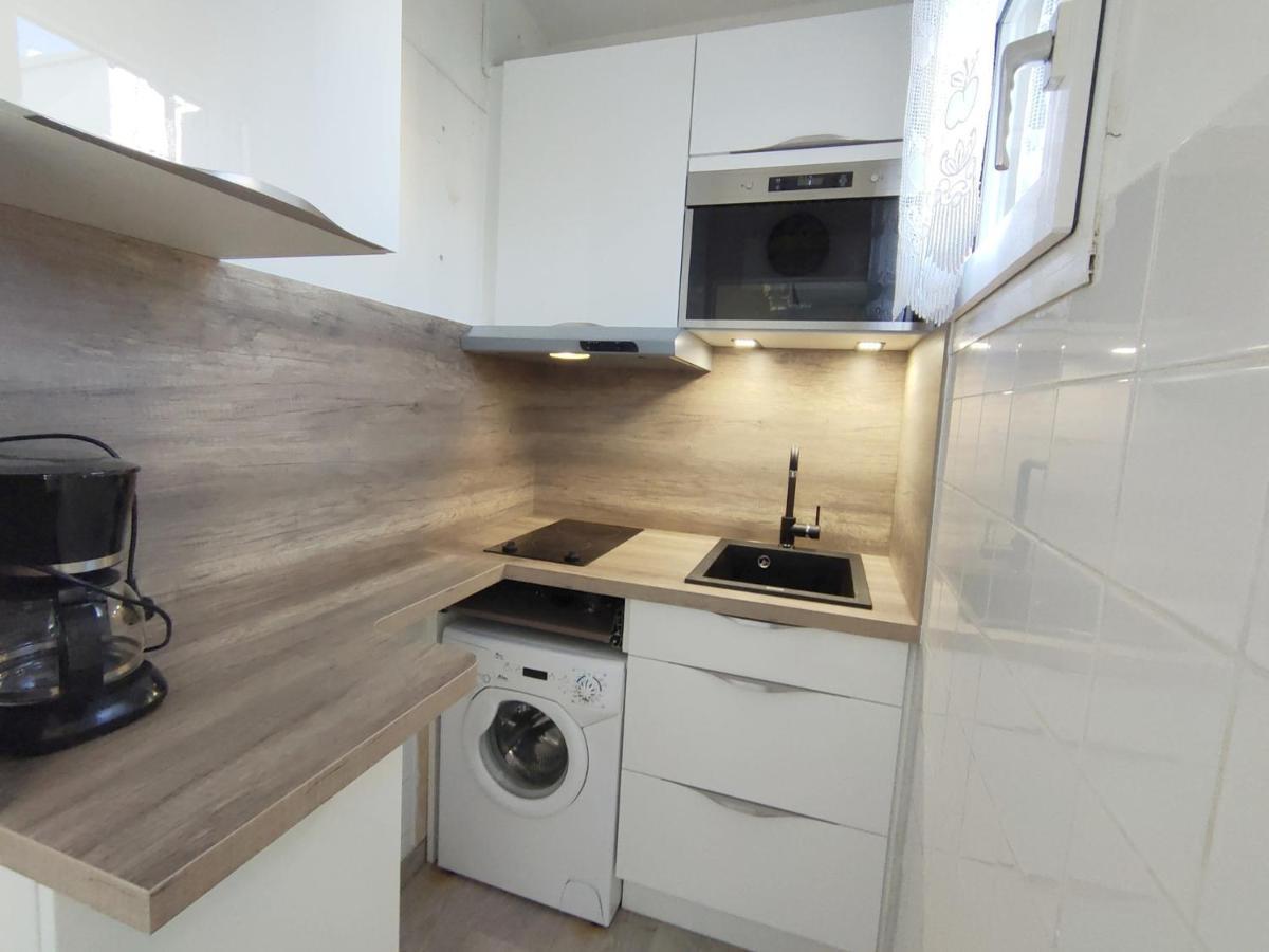 Apartment T1 Au Calme Avec Clim Et Parking Prive - Fr-1-503-171 *
